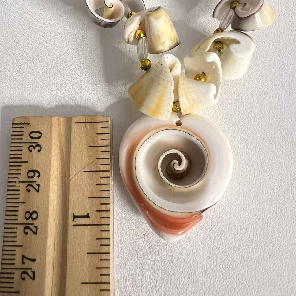 VINTAGE Women’s Necklace Natural Cocomurex Luhuanus Sea Shell Beaded 23 in.