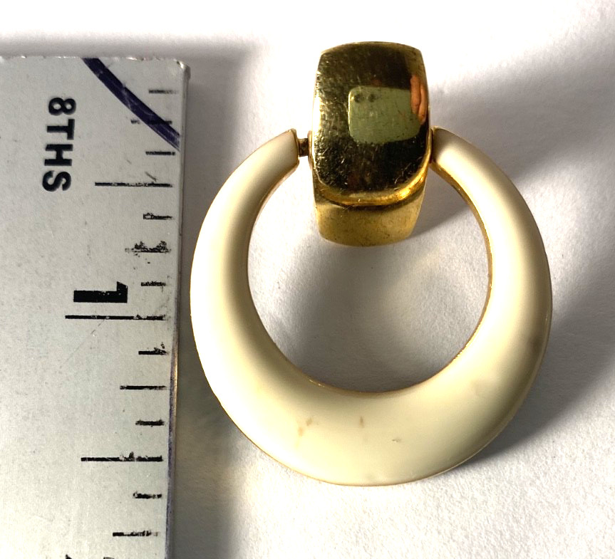 Vintage Avon Chic Knocker Gold Tone Reversible Enamel Black Cream Earrings Stud