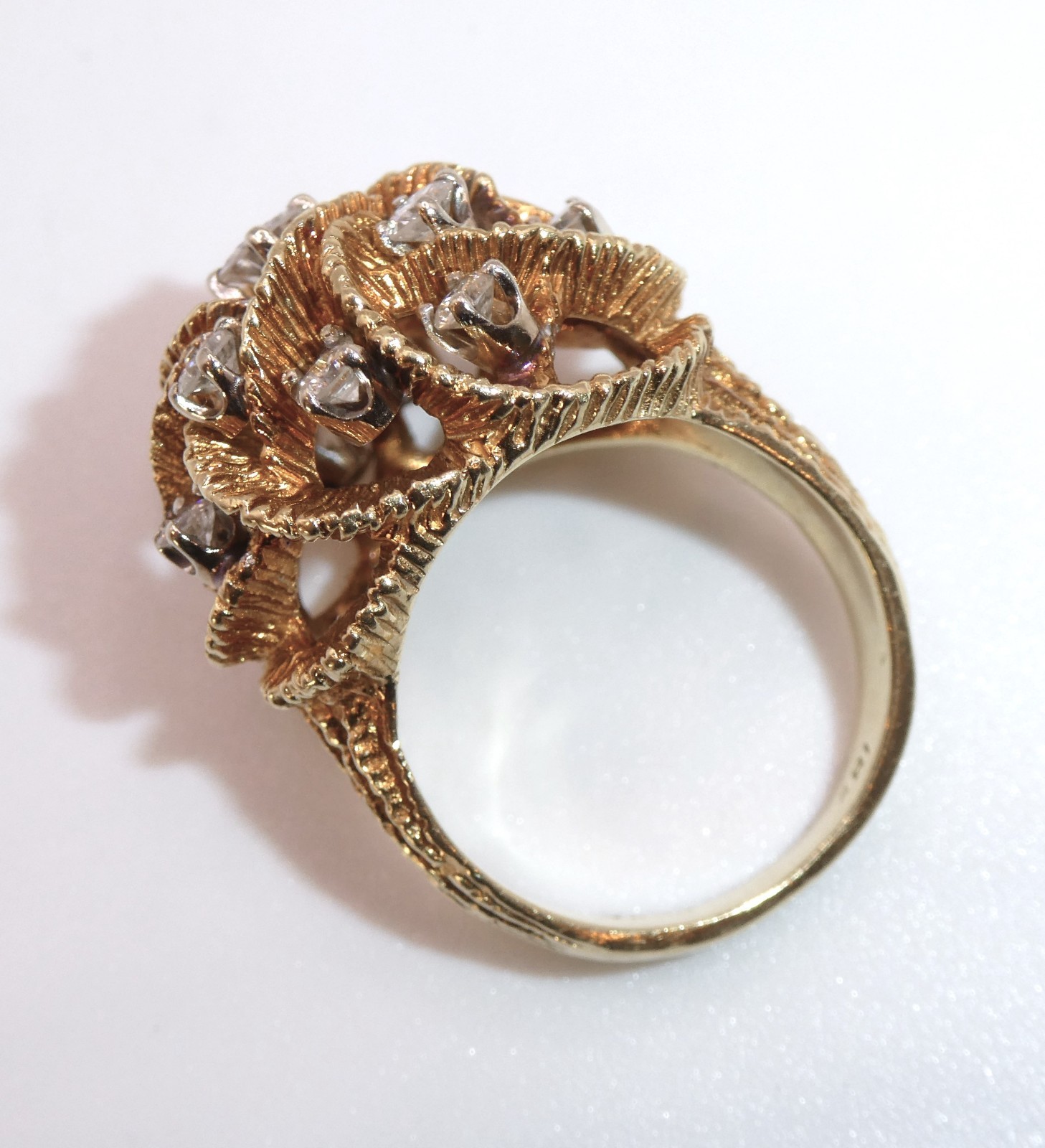 Vintage Estate 18K Gold LEON Ring Textured Ribbon Dome Bombe Diamond 11g 1cttw