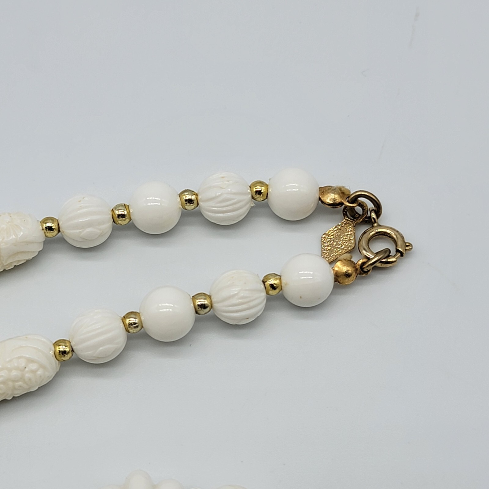 VTG Sarah Coventry Beaded Flapper Necklace White Lightweight Flower Retro 40″