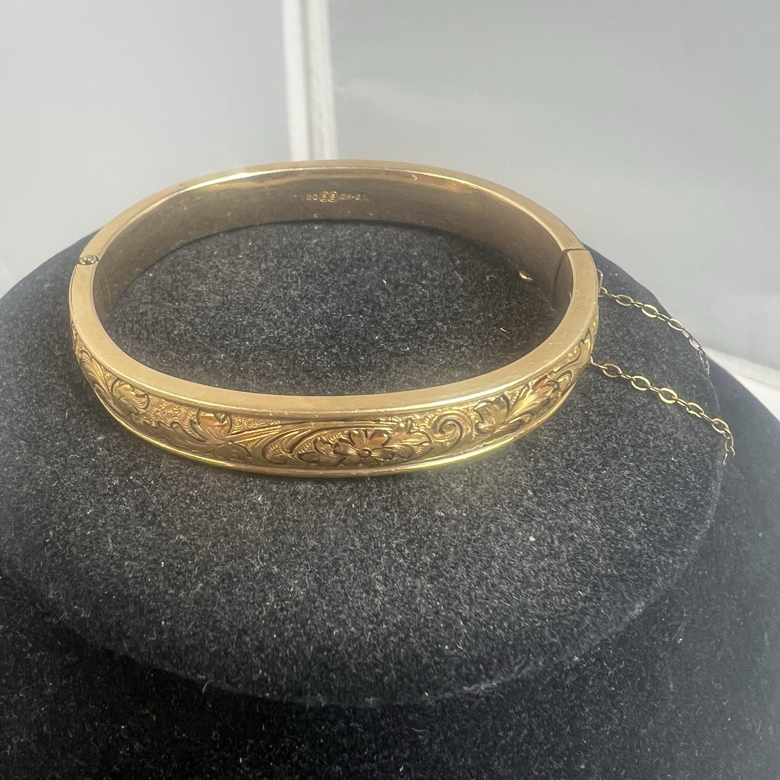 Vintage BB Binder Brothers 1/20-12k Gold Filled Etched Hinged Bangle Bracelet