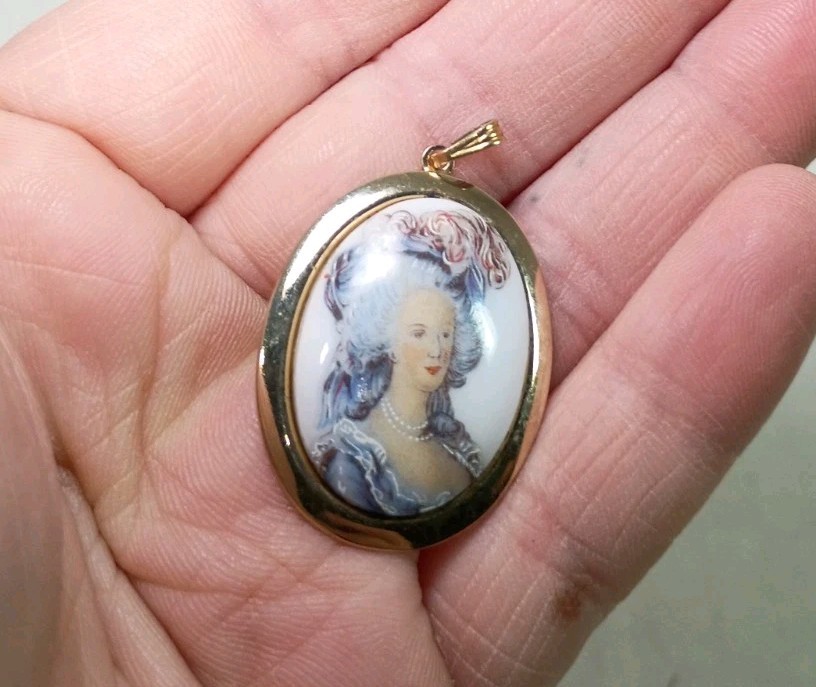 Vintage Victorian Lady Portrait Gold Trim Oval Pendant Art Nouveau