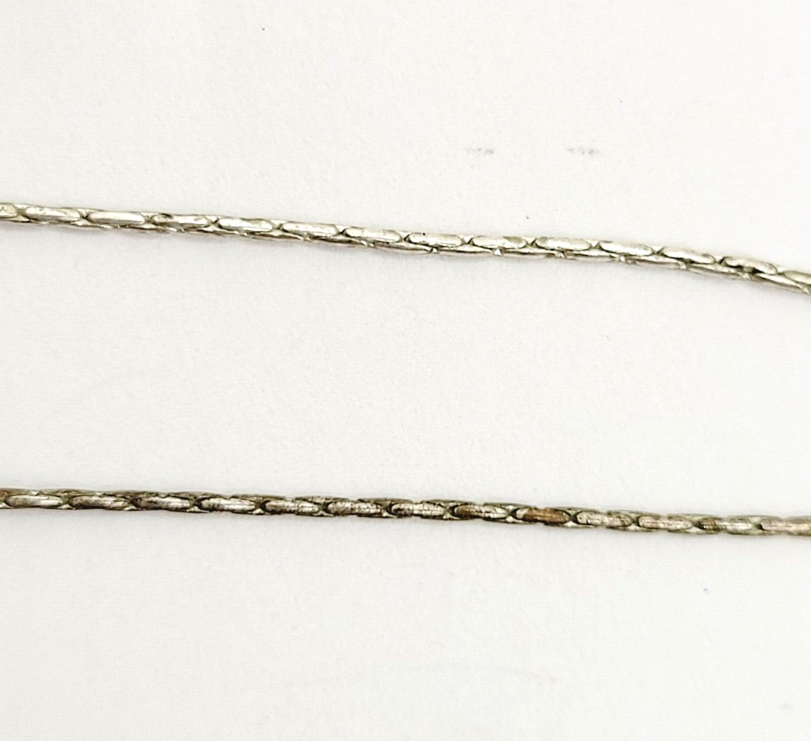 Chunky Mother of Pearl Shell Bead Neutral Color Silver Tone Chain Vtg Necklace