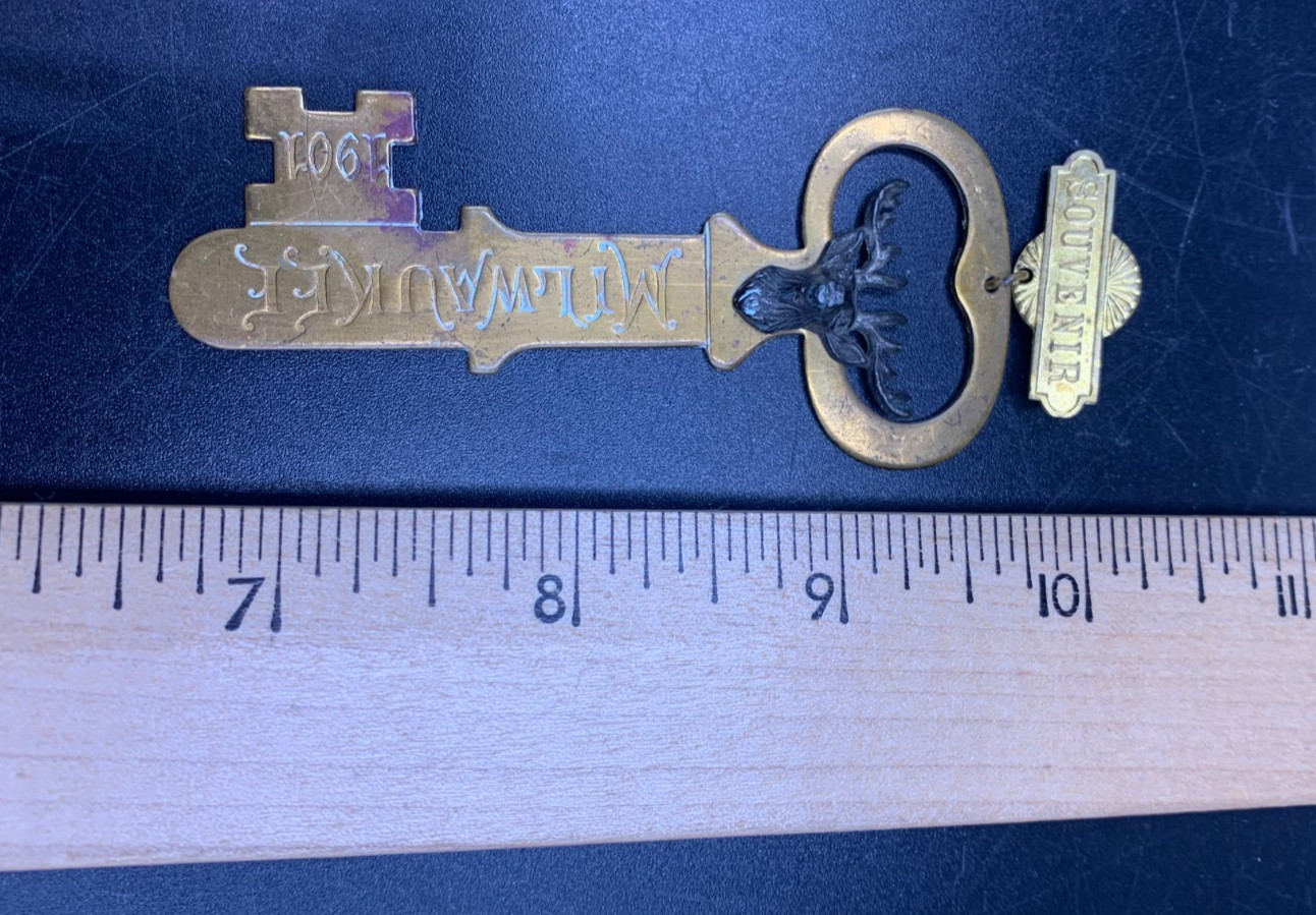 Antique MILWAUKEE 1901 souvenir brooch Key with deer /elk
