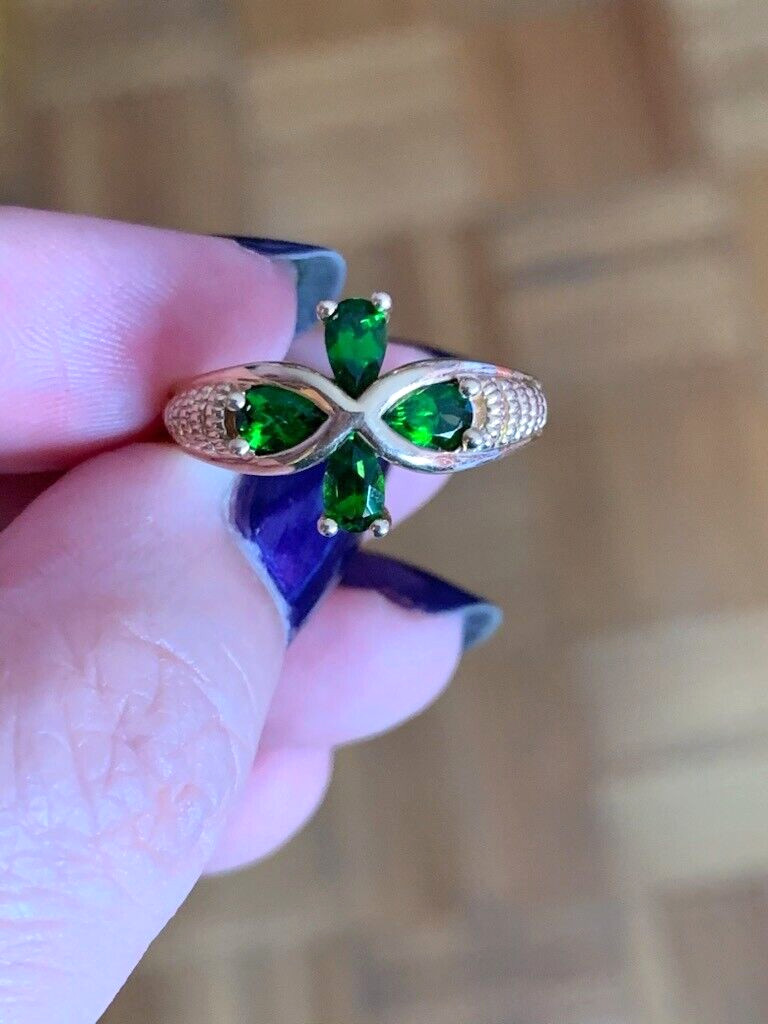 VINTAGE SOLID 14K YELLOW GOLD VIVID GREEN CHROME DIOPSIDE FLOWER RING ROMANTIC