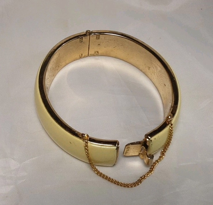Bracelet Gold Tone Yellow Enamel Hinged Clasp With Safety Chain Oval Bangle Cuff