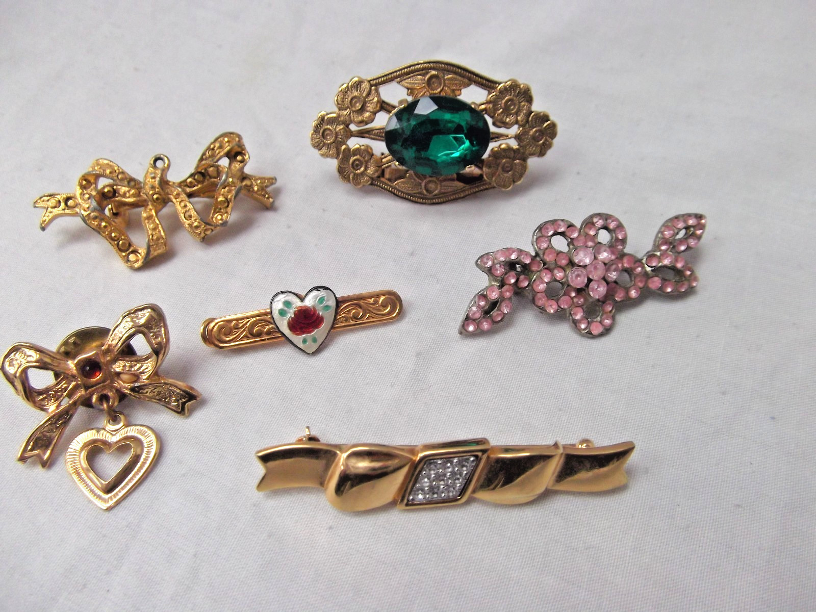 vtg lot 6 jewelry brooch pin Monet rhinestones bows hearts goldtone Victorian