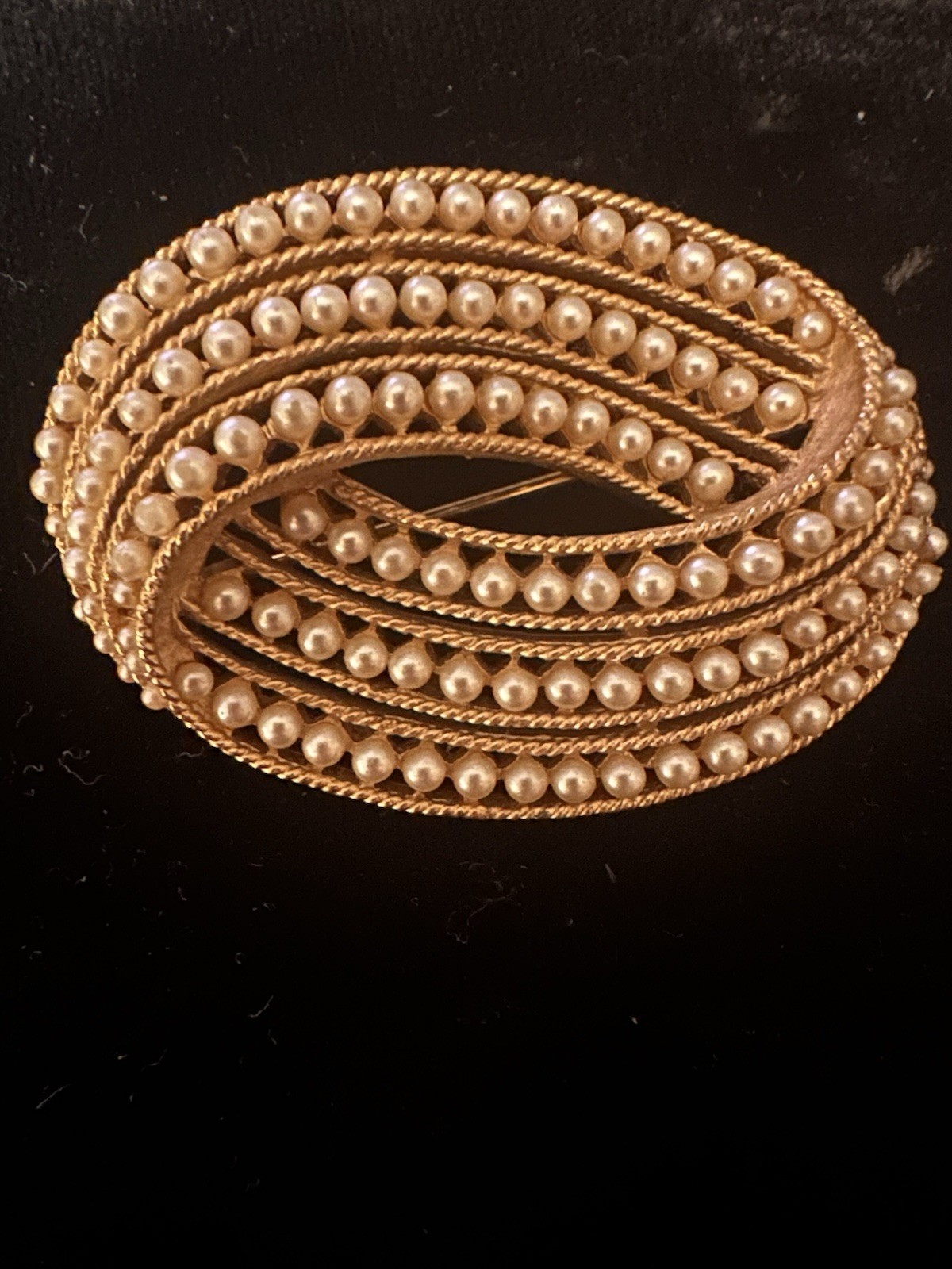 Vintage Crown Trifari Gold Tone Faux Pearls Oval Triple Loop Brooch Pin 2”x1.5”