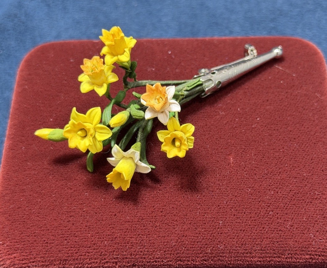 Vintage Daffodil Flower Brooch Pin Bouquet Stems Yellow Silver Tone Fabric Metal