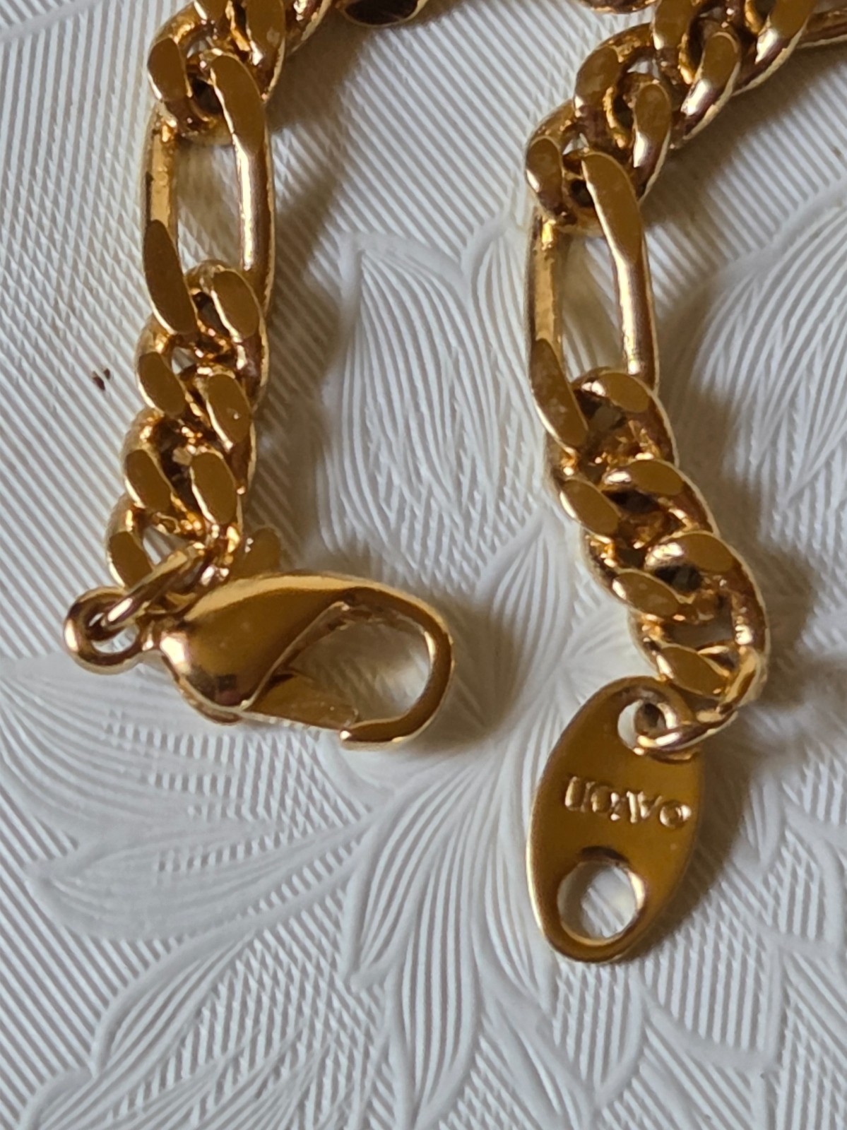 BEAUTIFUL VINTAGE AVON 19 in. FIGARO LINK GOLD TONE NECKLACE