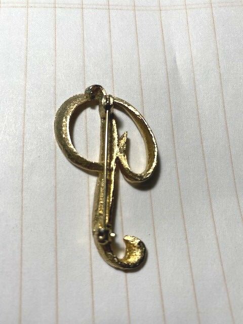 Vintage 1960’s Letter P Initial Pin Brooch Brushed Gold Tone – Signed Mamselle