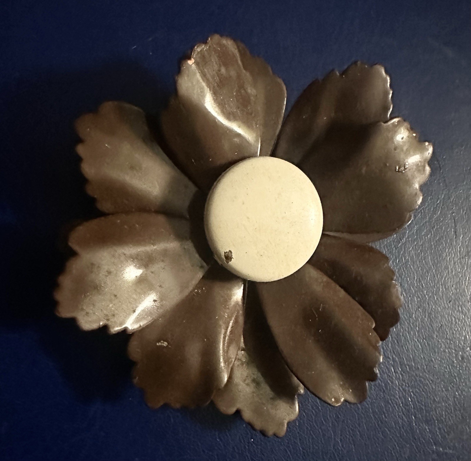 BROWN & WHITE Enamel LARGE Flower Pin Brooch Vintage