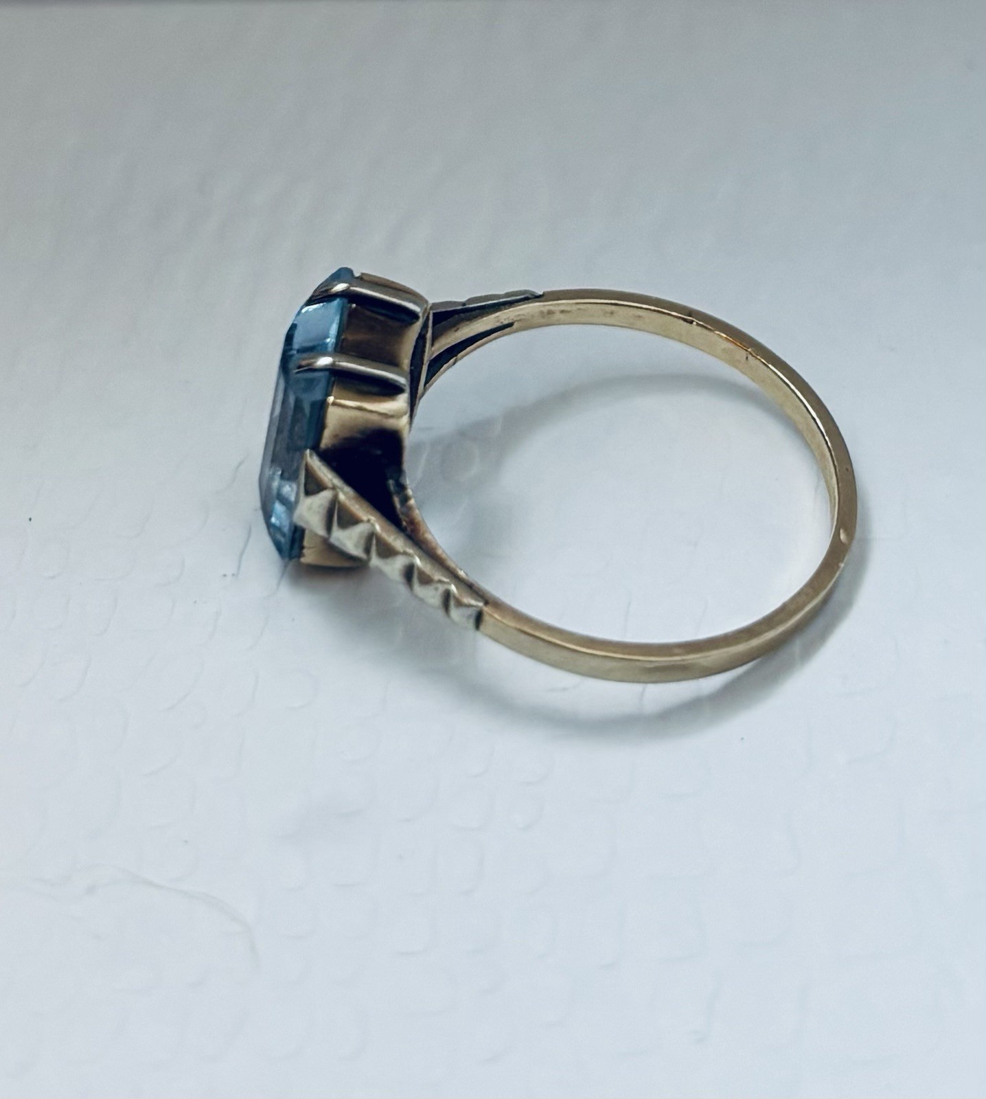 Vintage Art Deco 9k Yellow Gold Ring with 1 carat Emerald-Cut Aquamarine, size 6