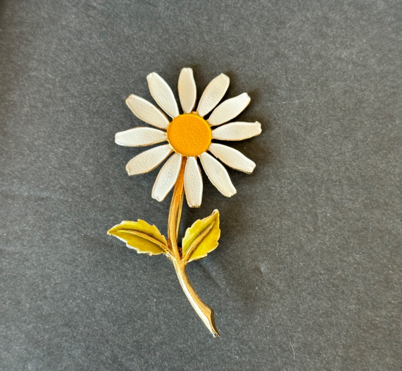 VINTAGE Daisy Brooch Accessocraft Retro Enamel Flower Pin Groovy Hippie Jewelry