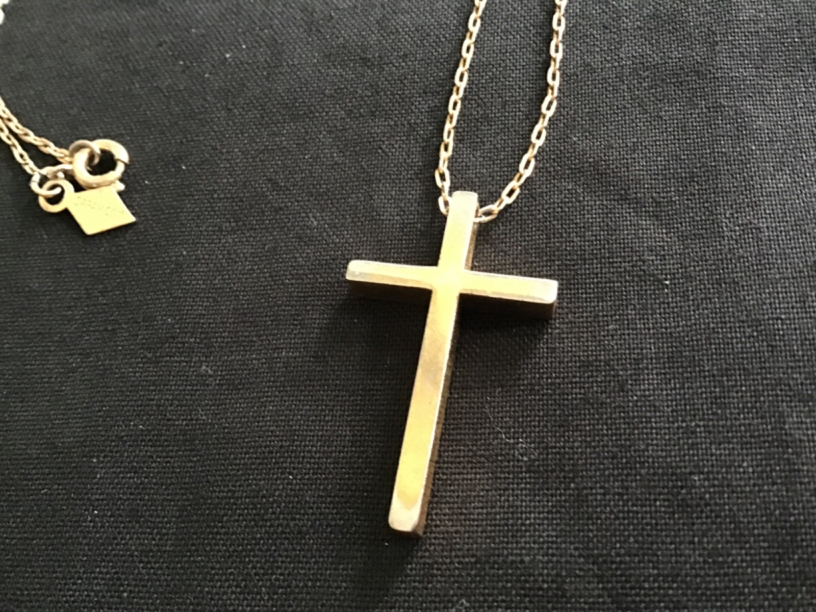 Sarah Coventry Cross Pendant Necklace simple Gold tone 17.5 in