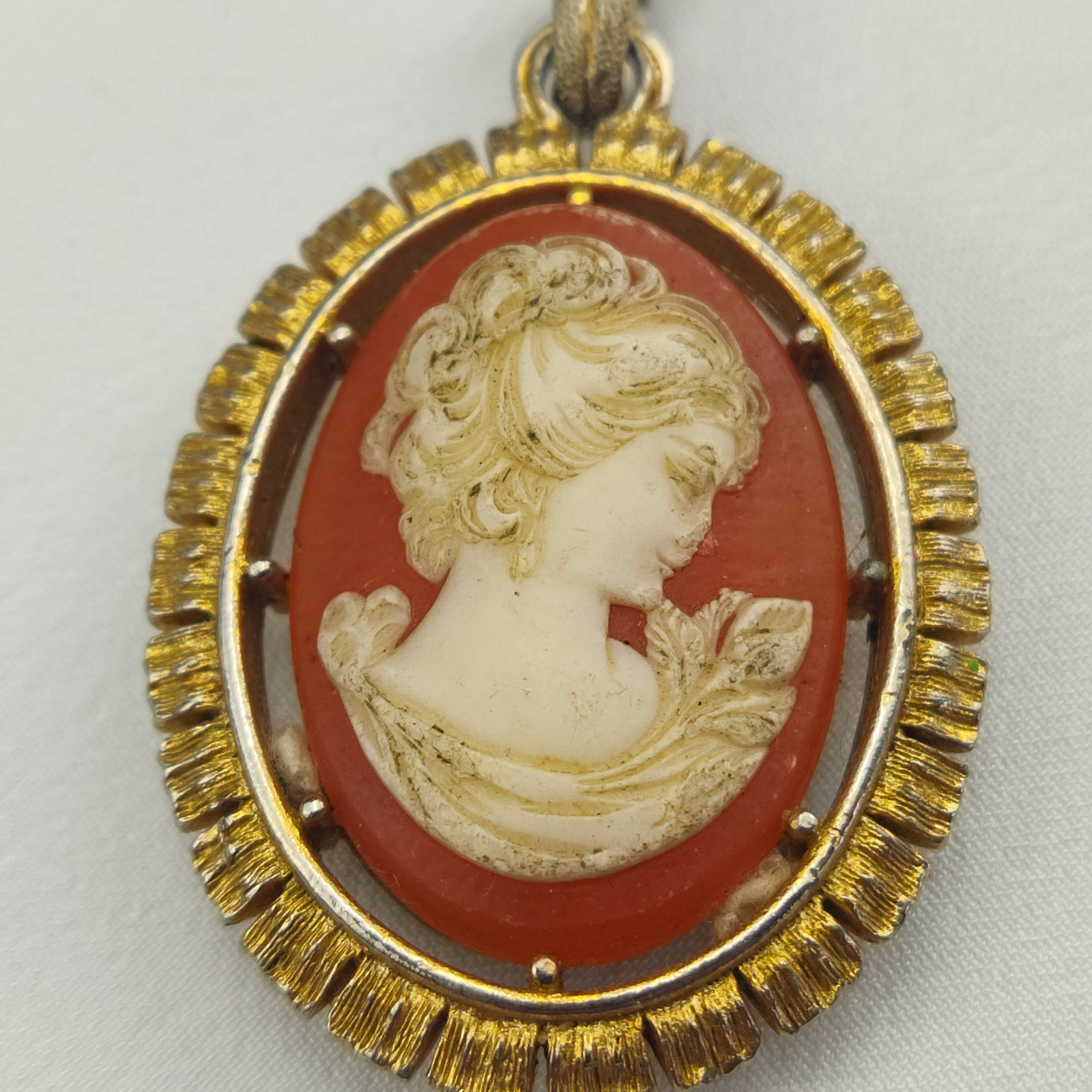 1950s Vintage Cameo Pendant in a Gold Frame with White on Red Bakelite – 1930s