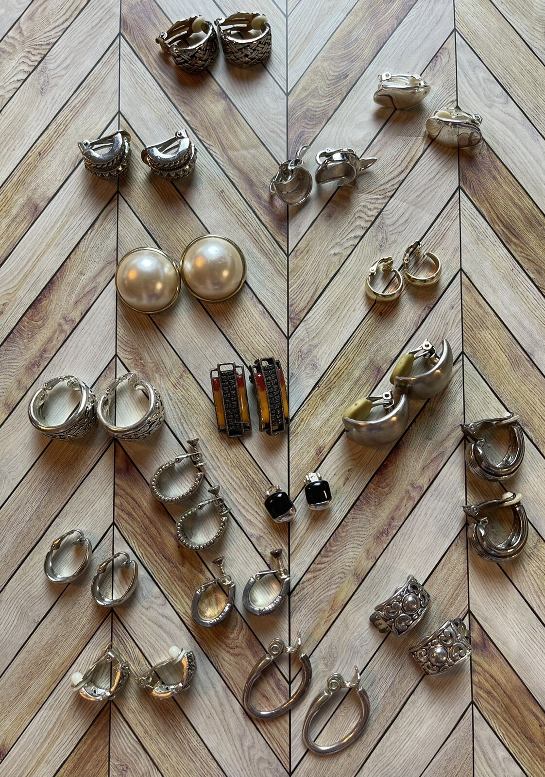 VINTAGE Lot 17 Pairs of Clip On Earrings 60s 70s 80s 90s Silver Tone