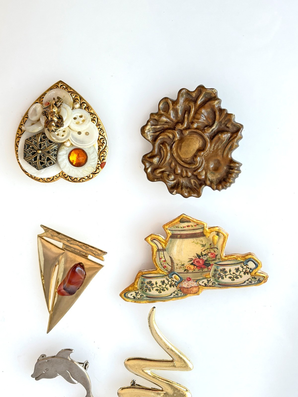 Lot Vintage 20 Brooches Flowers, Butterflies, Boat, Fish, Horse, Hearts, Cameo