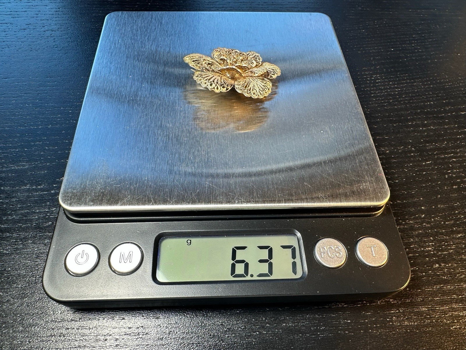 6.37g Vintage Silver Filigree Flower Brooch Gold Wash Tone Floral Pin