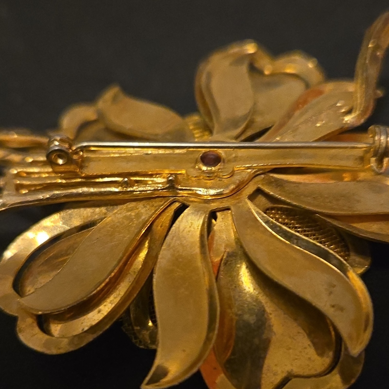 Vtg Gold Tone Flower Brooch Pin w/ Heart Petals, Pink Rhinestone Center