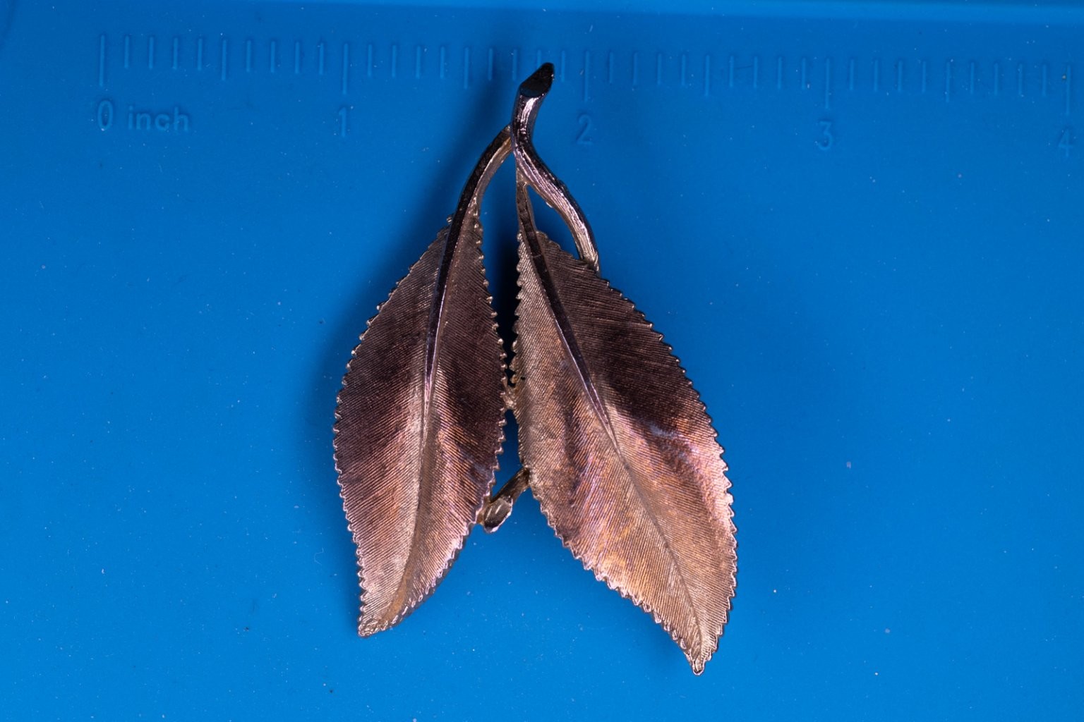 Vintage Leaf Brooch Pin Gold Tone 2.25″ Long Textured Nature Jewelry