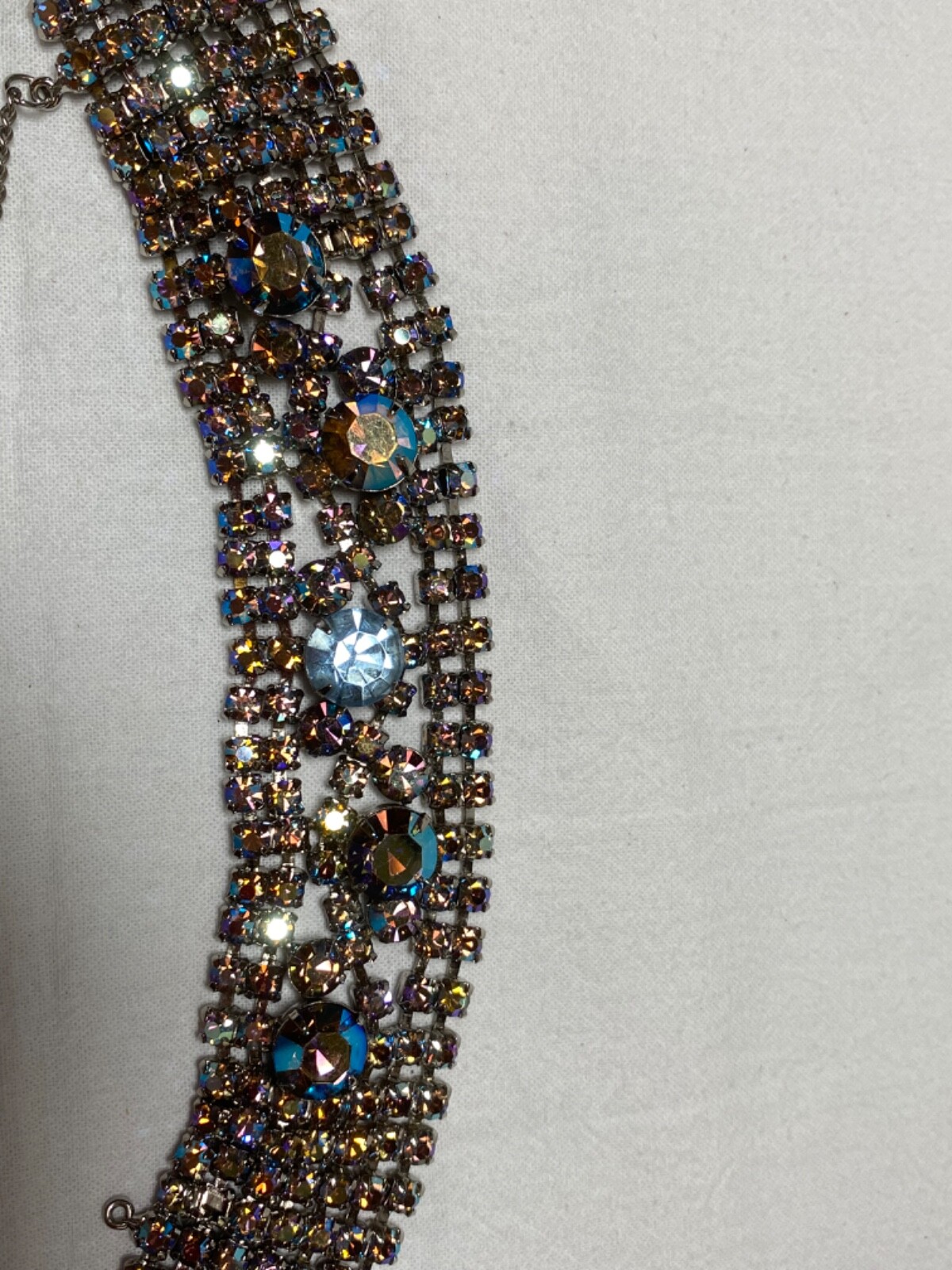 Vintage 7″ x 1″ blue ab possibly Juliana? safety chain missing two sm stones