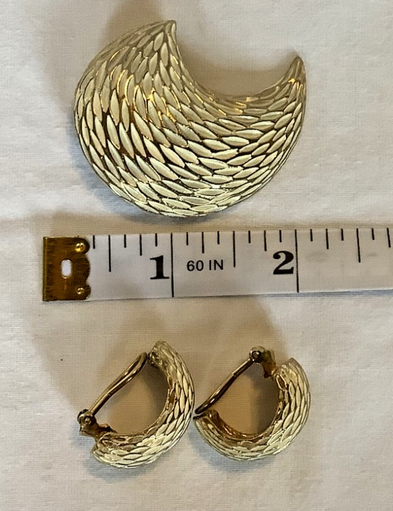 Vintage BSK Brooch & Earrings White & Gold Tone Wave Design, Clips