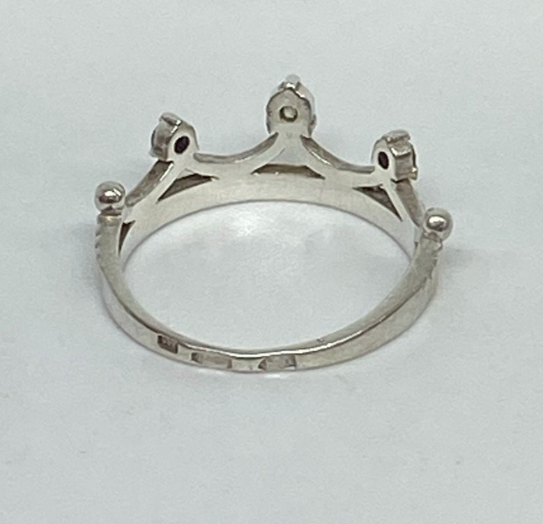 Vintage “Crown”Ring Sterling Silver 925 Gold 375 test .Size 4.75. Weight 1.52 g.