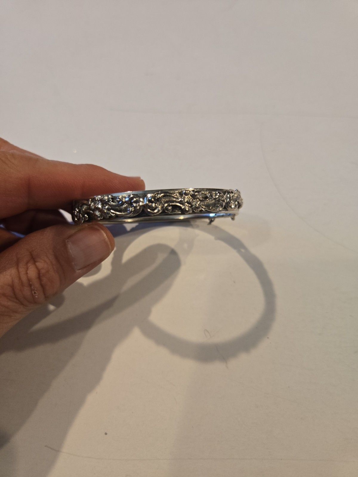 Vintage Women’s Silver Hinged Bracelet W/ Floral Design