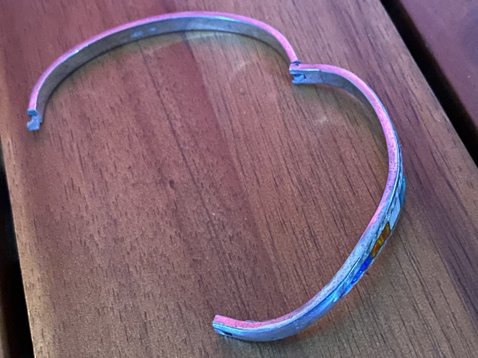 VINTAGE STERLING SILVER OPAL STONES MODERNIST WAVY 7.25IN HINGED BANGLE BRACELET