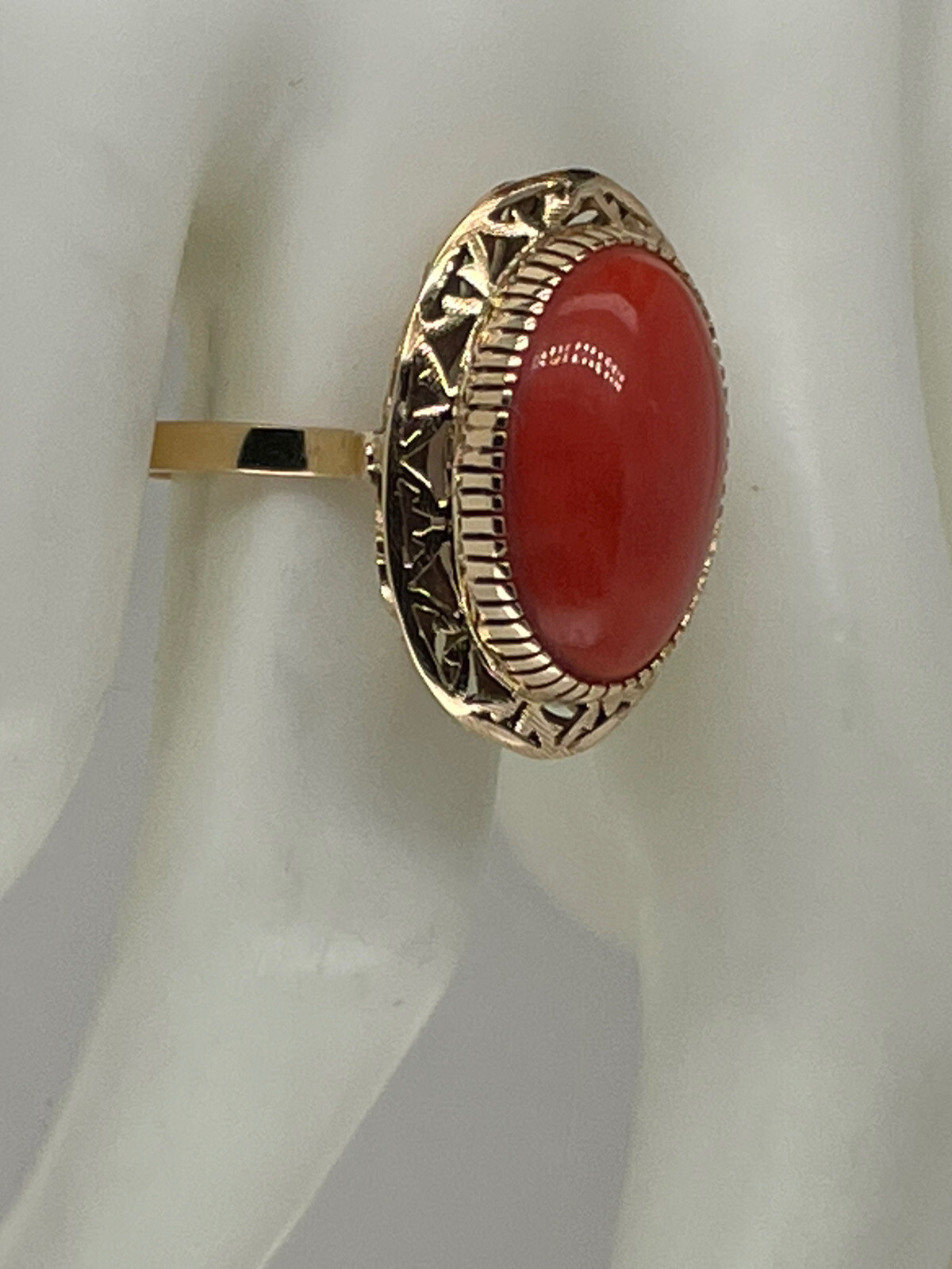 Vintage 18k Yellow Gold 17.5mm by 12mm Oval Coral Filigree Ring, Size 7 – 7.2 Gr