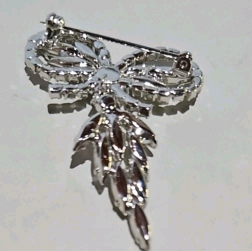 VINTAGE SILVER TONE WHITE RHINESTONES 1.5″ X 2″ BROOCH PIN ♡ GORGEOUS PIECE