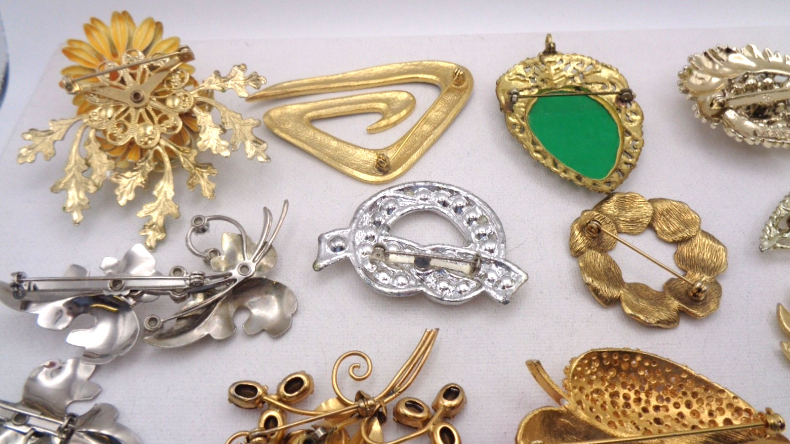 25 Vintage Cabochon Crystal Enamel Faux Pearl Rhinestone Flower Leaf Brooch Lot