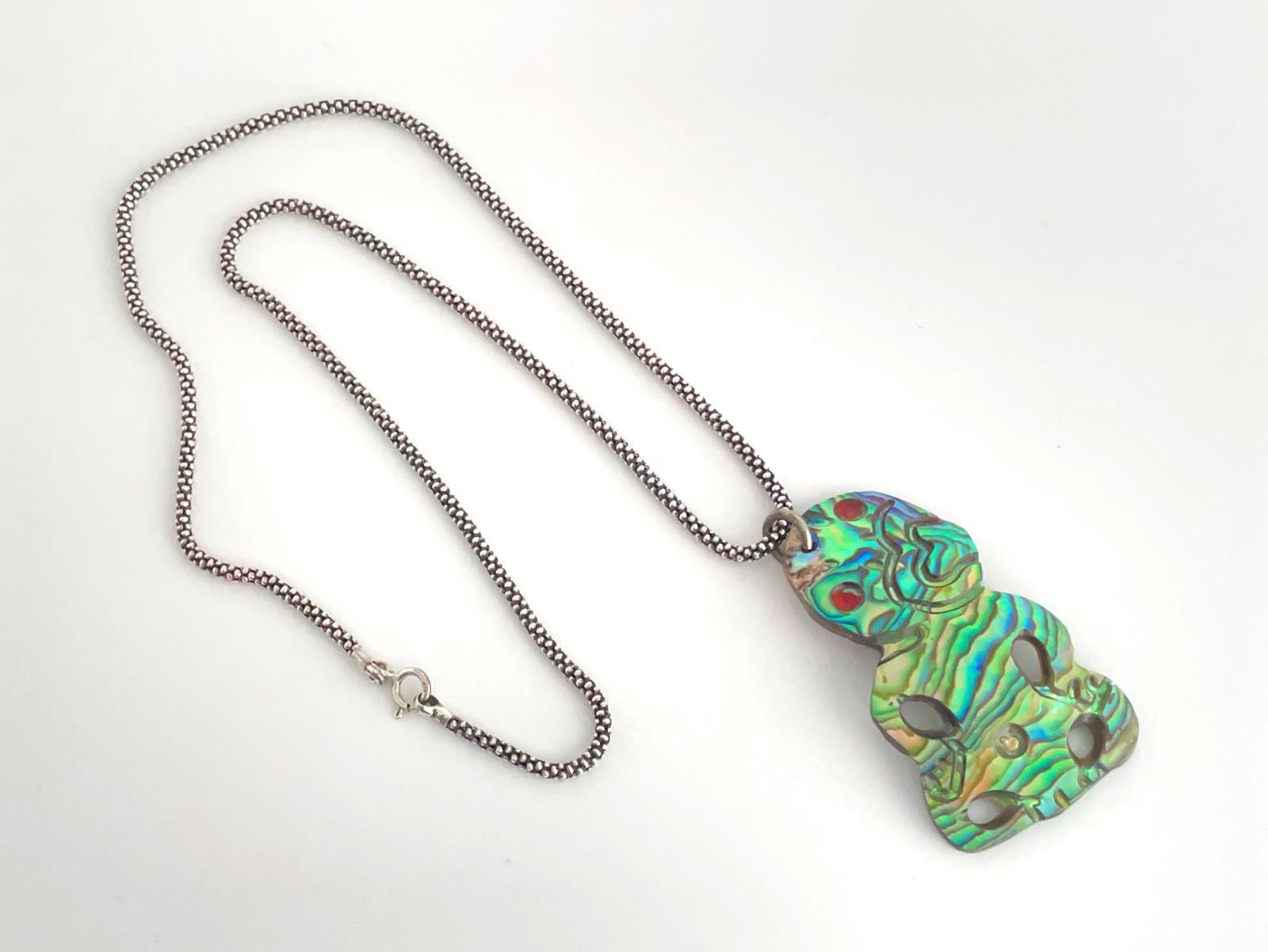VINTAGE MAORI CARVED PAUA SHELL HEI TIKI PENDANT STERLING SILVER NECKLACE