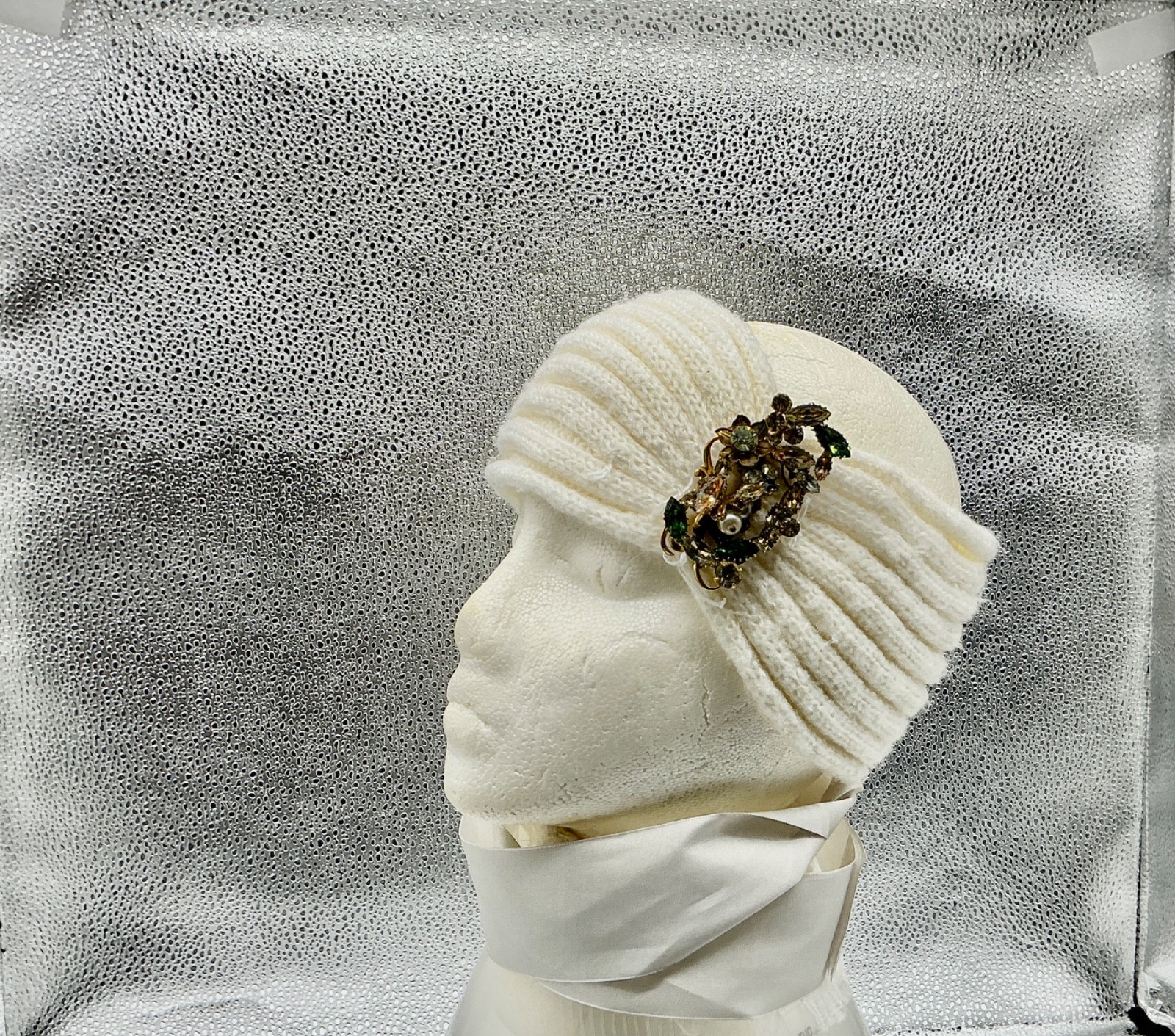 COLLECTIBLE “ORIGINAL BY ROBERT” BROOCH SIGNED Mid-Century FREE Shpg Charity