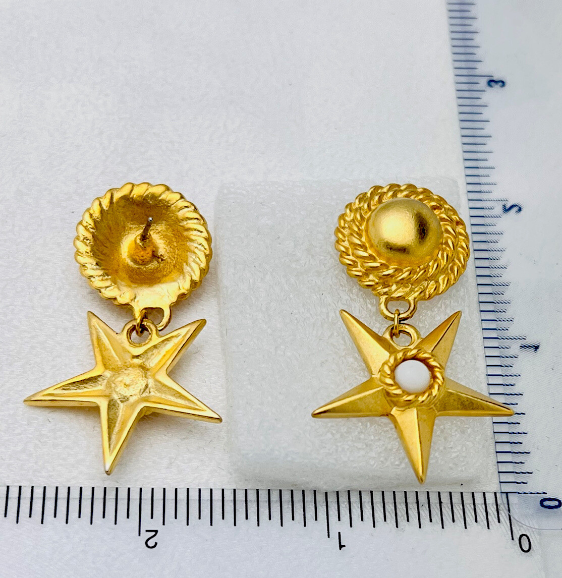Vintage 1980-90s Matte Gold Tone White Lucite Star Pierced Earrings
