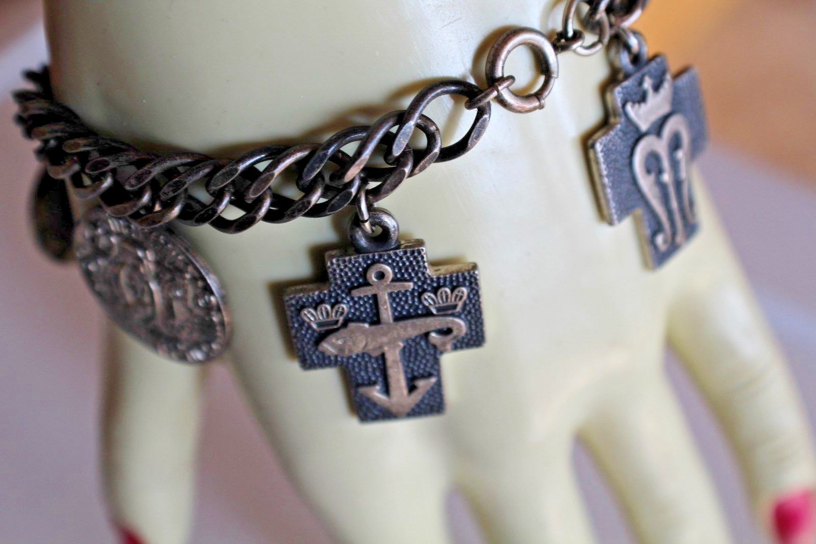 VINTAGE 925 RELIGIOUS 7 CHARM BRACELET 3 ARE CREED 5/16 X 7 1/4″, 63.2 GRAMS