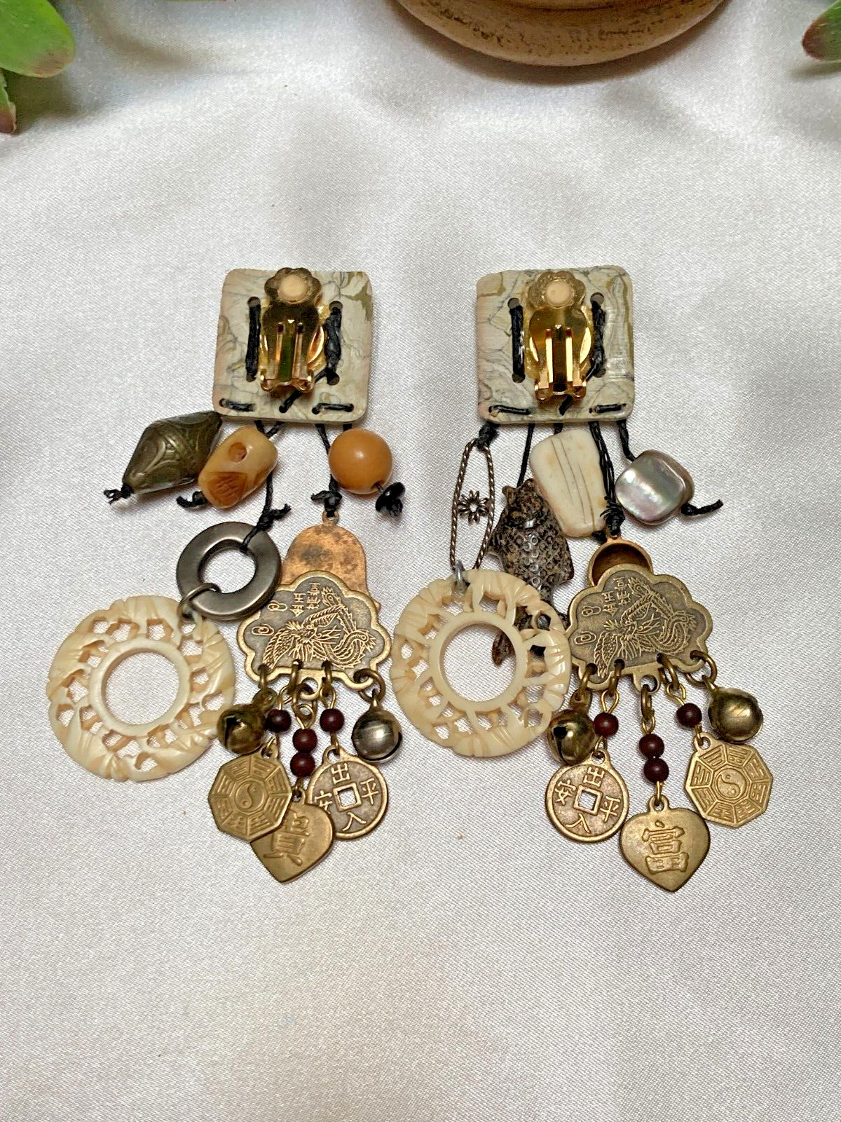 Unique Mismatched Asian-Themed Jingly Bell Charms Fashion Clip Back Earrings Vtg