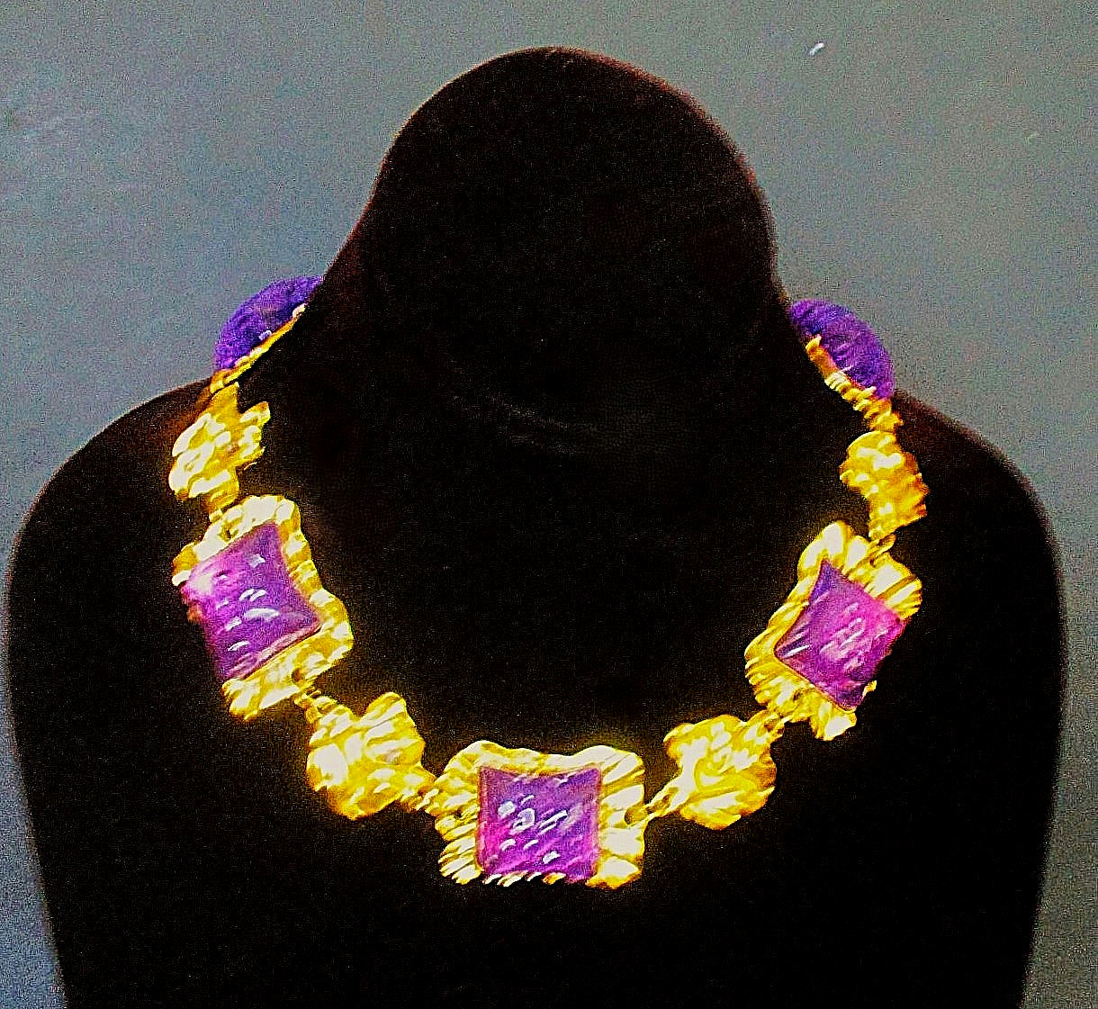 VINTAGE 1980’S GILT & PURPLE RESIN NECKLACE BY MONET – RHODE ISLAND