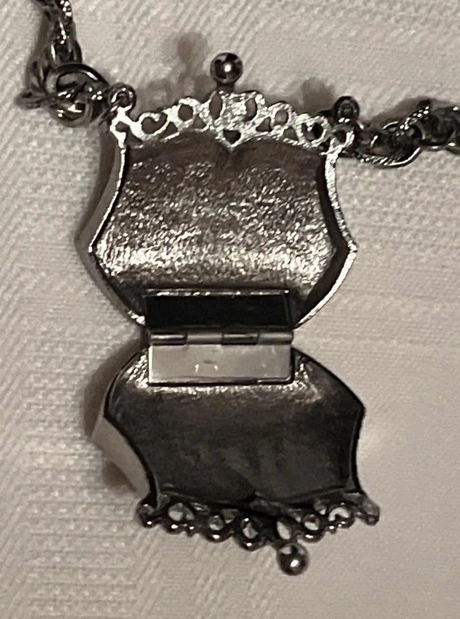 Vintage Beautiful Silver Tone Purse Locket Pendant Hinged Necklace Peacock 16.5”