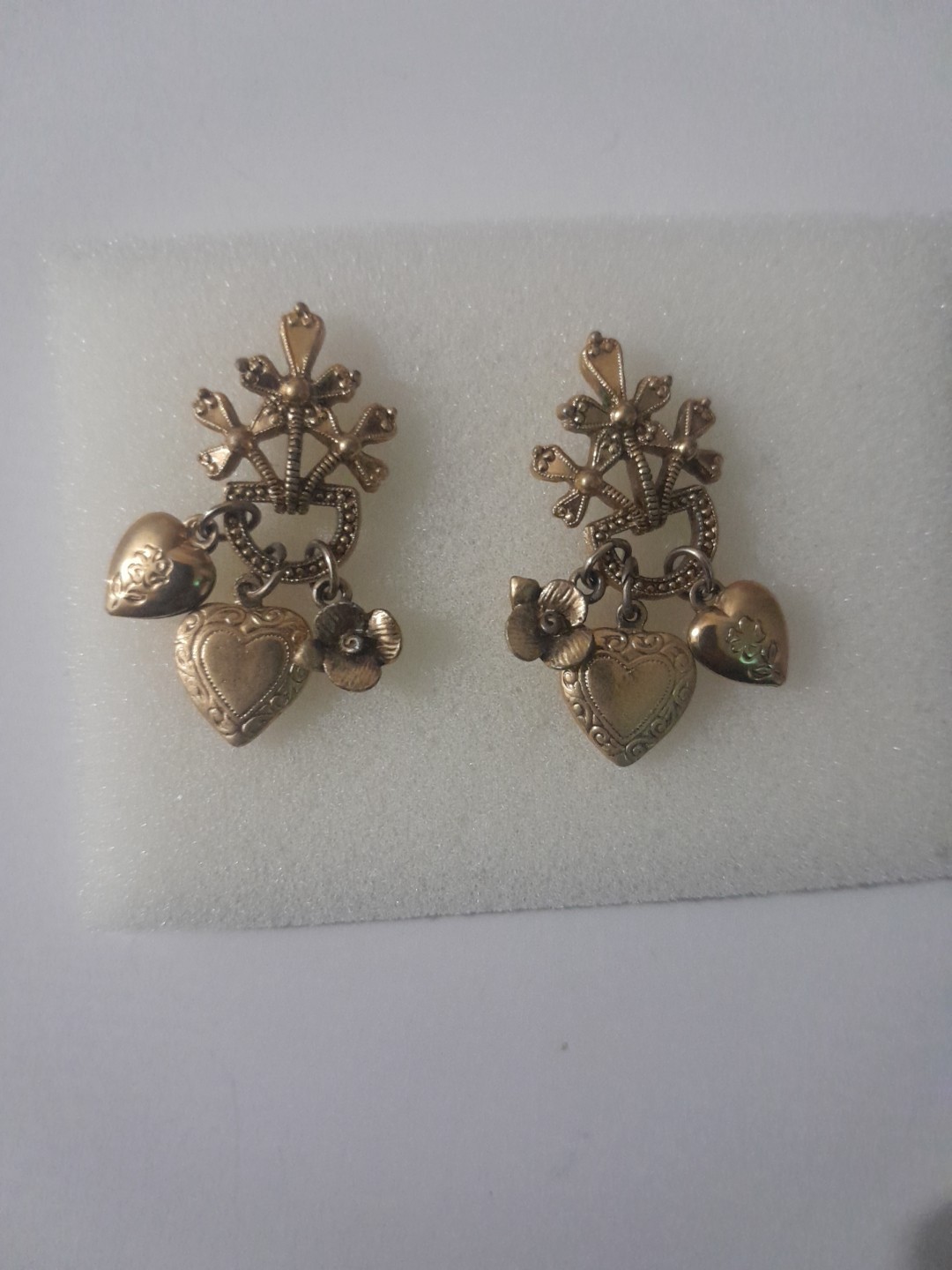 Vintage 1928 Pierced Earrings Goldtone Dangling Hearts And Flowers