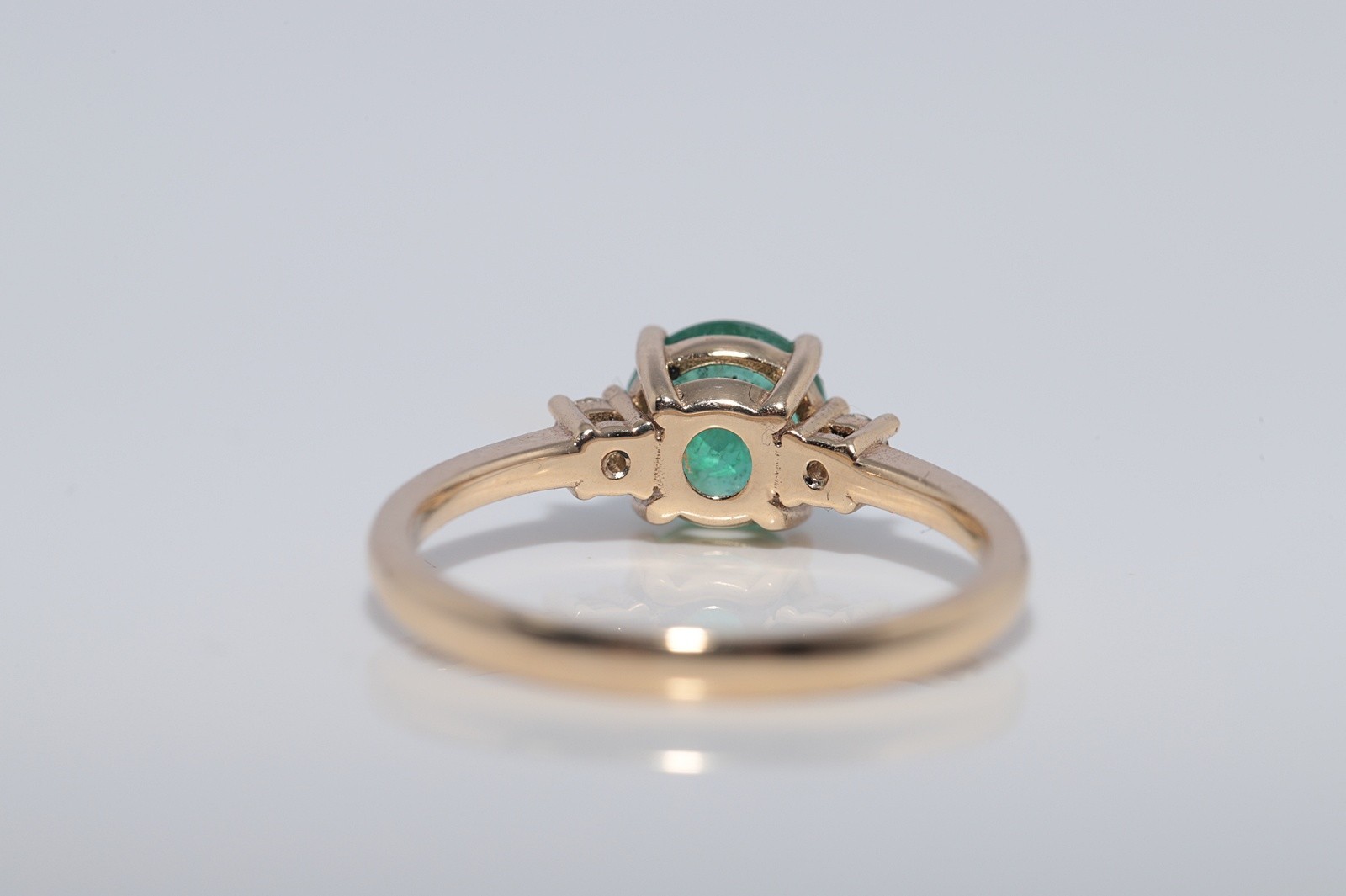New Made 14k Gold Natural Diamond And Round Cut Emerald Decorated Ring