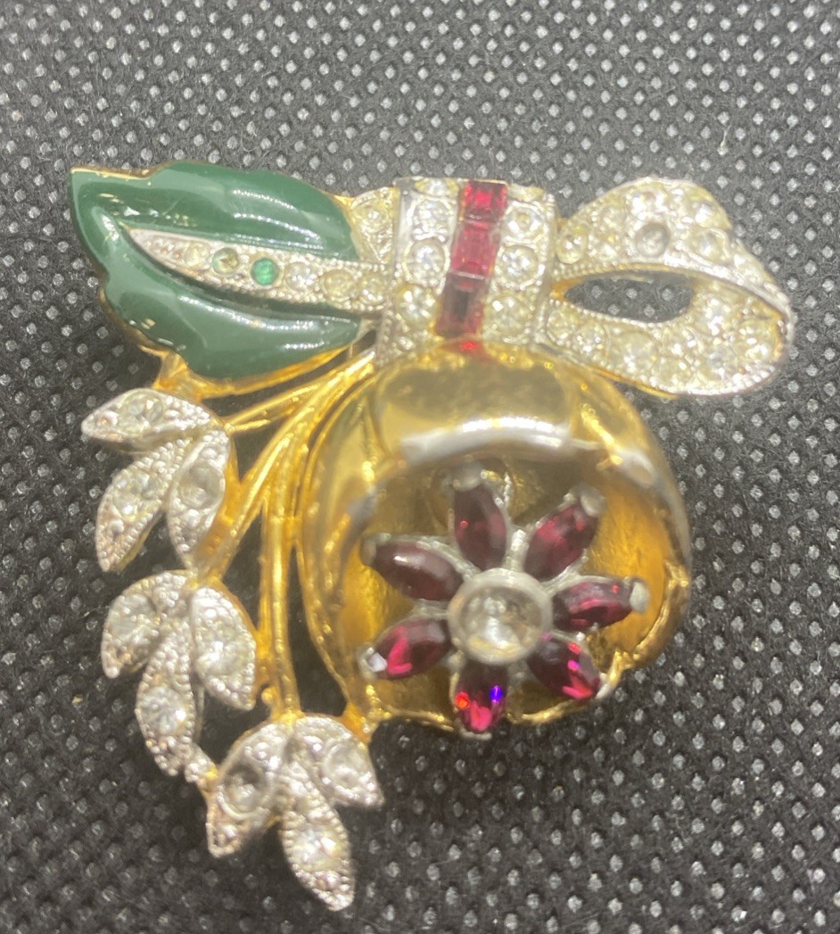 Vintage Set Of Duette Quivering Camellia Enamel And Rhinestone Fur Pins (Coro?)
