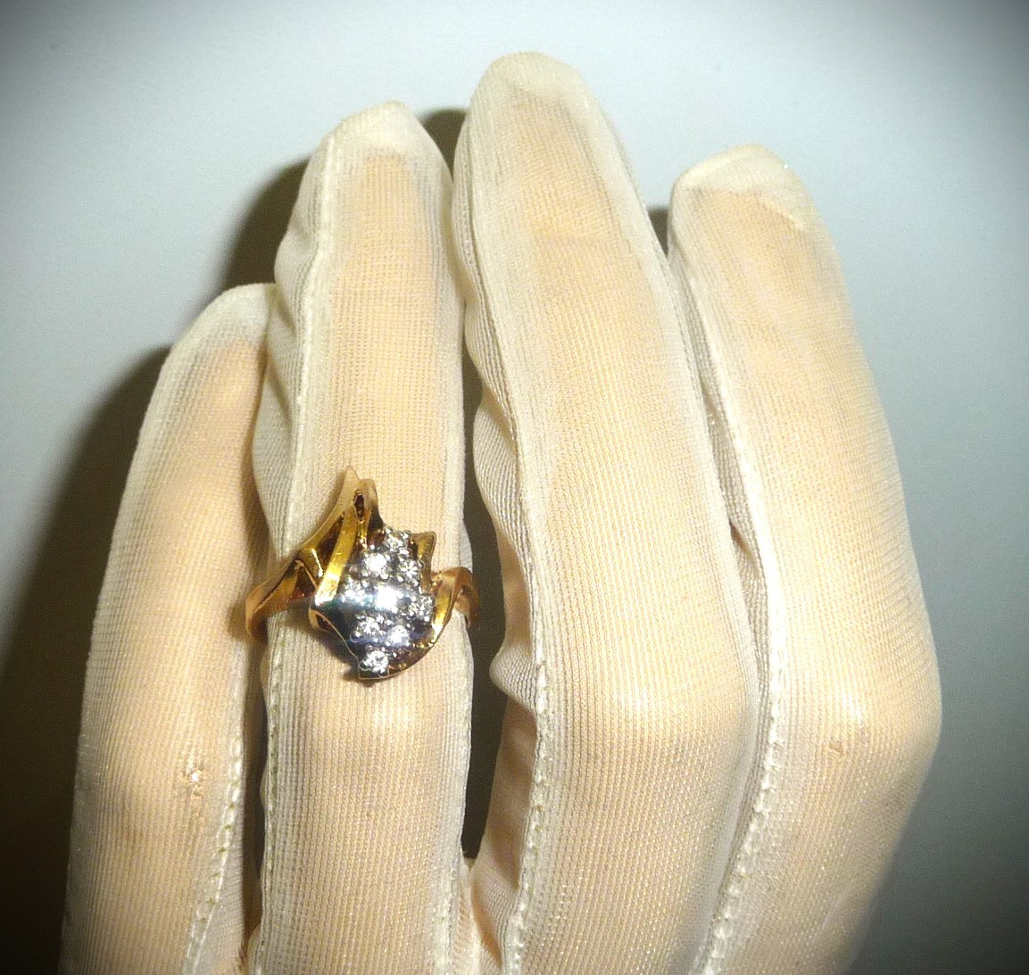 GORGEOUS ESTATE VINTAGE DESIGNER VR 14K YELLOW GOLD DIAMOND CLUSTER RING!