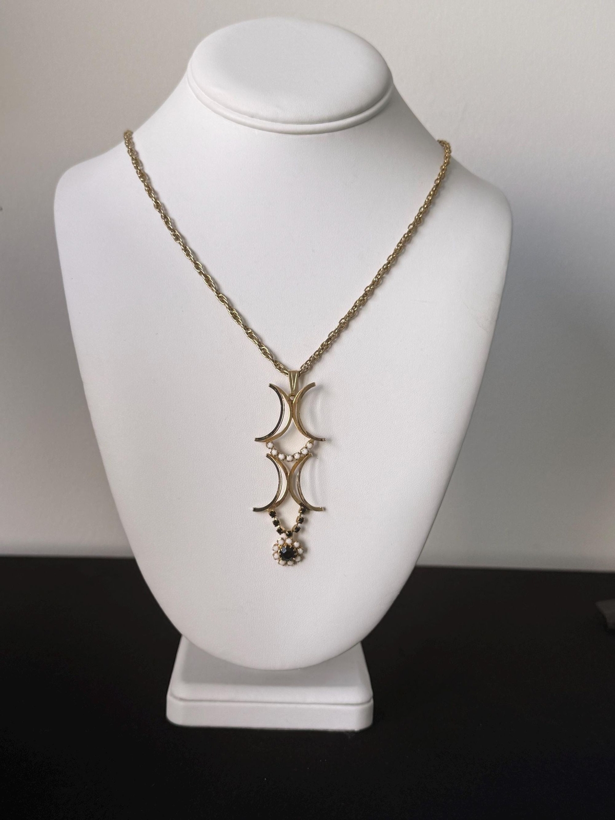 Vintage Art Deco Influence Gold tone Pendant and Chain Geometric Design Necklace