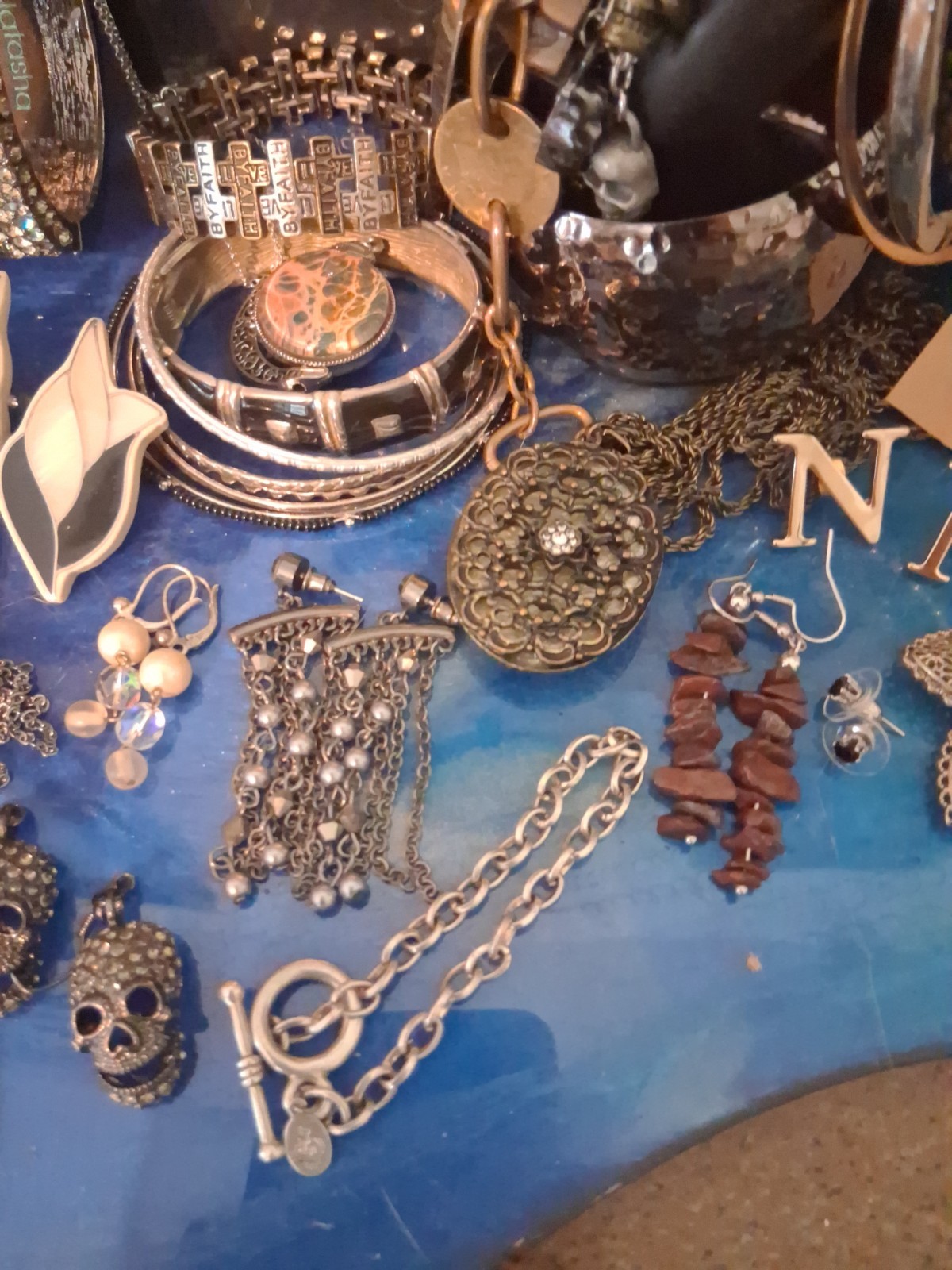 62 Pc Vtg-Now Retro Metal Tones Estate Costume Jewelry Wear/Sell/Craft 3.5# LT63