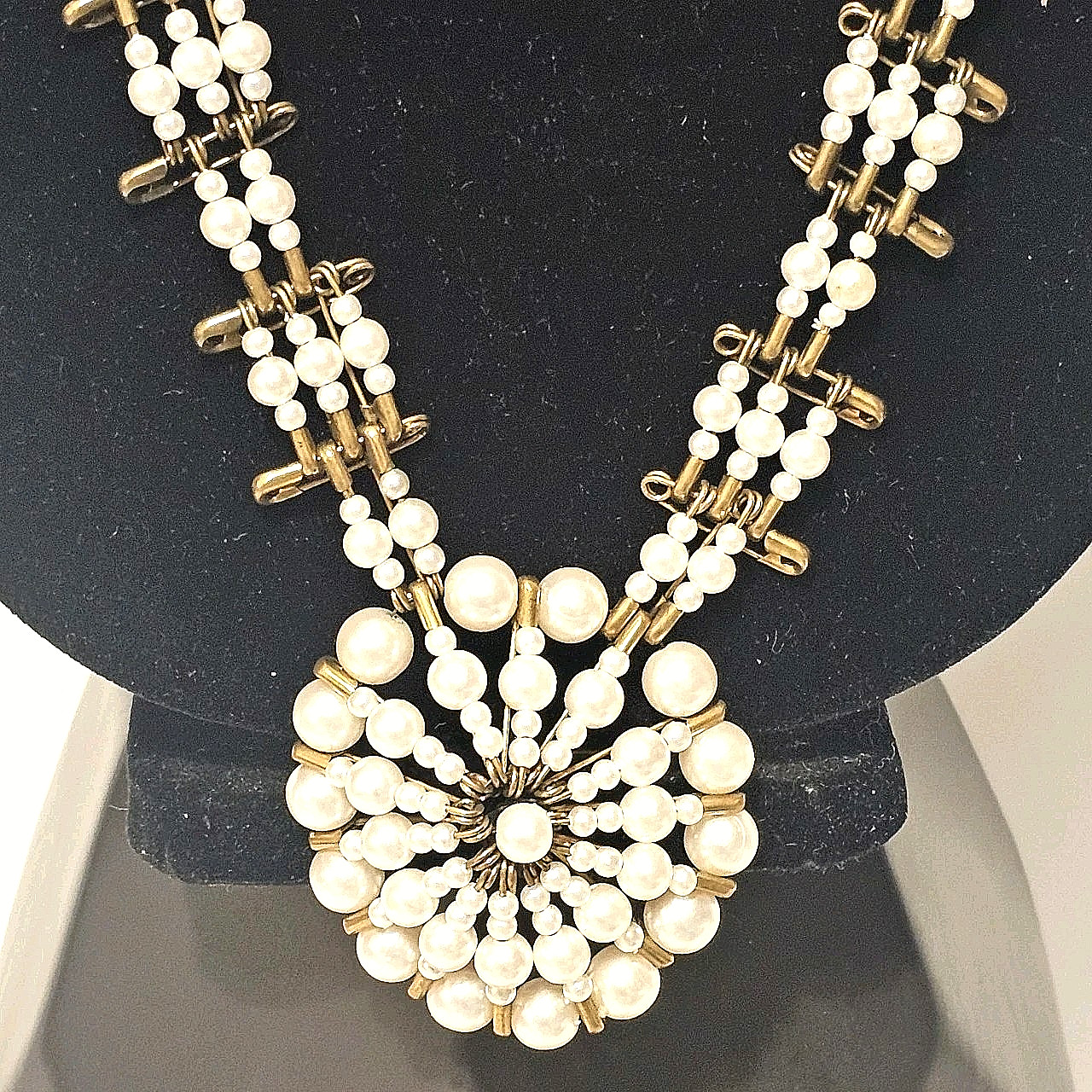 VTG Handcrafted Boho ’70s Safety Pin White Bead Faux Pearl Necklace 27″L Upcycle