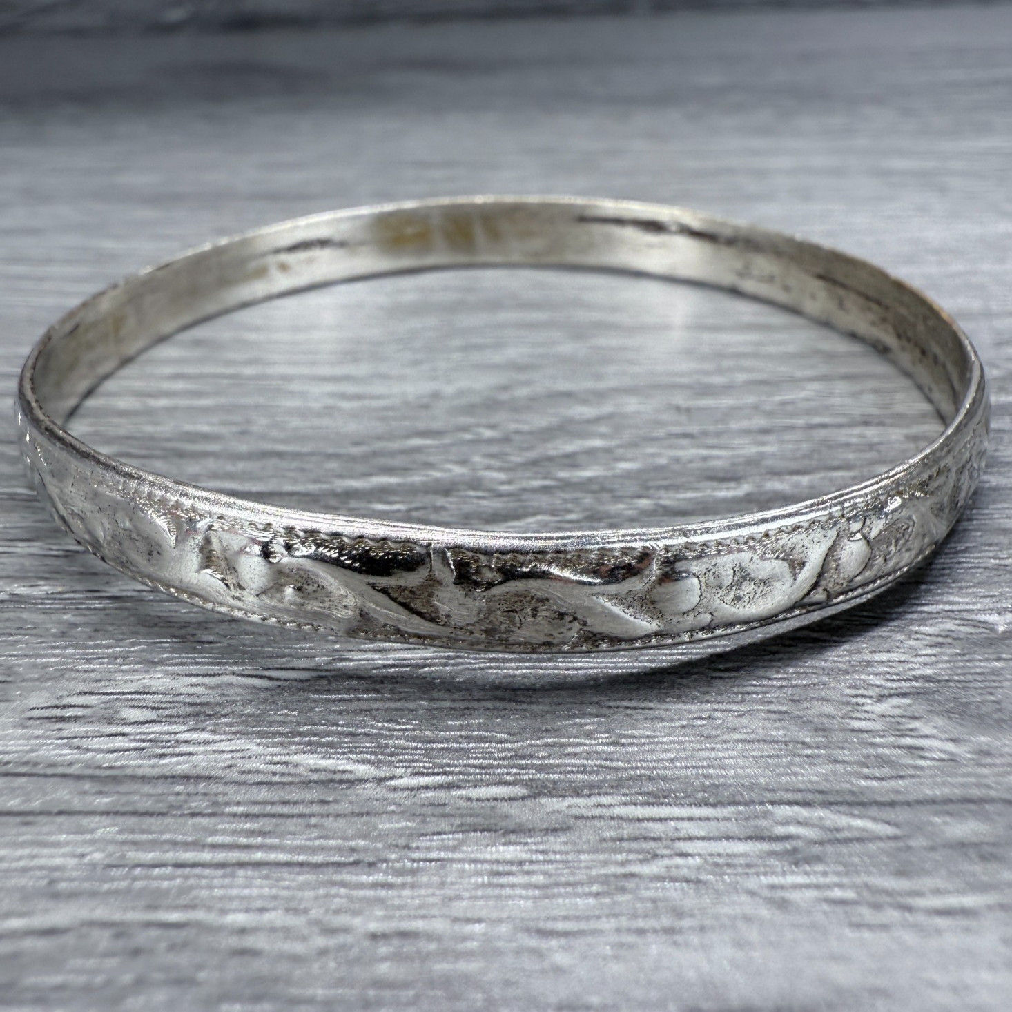Vtg Bangle Bracelet Mexico Floral Motif Design Non-Magnetic Metal Unmarked #2170