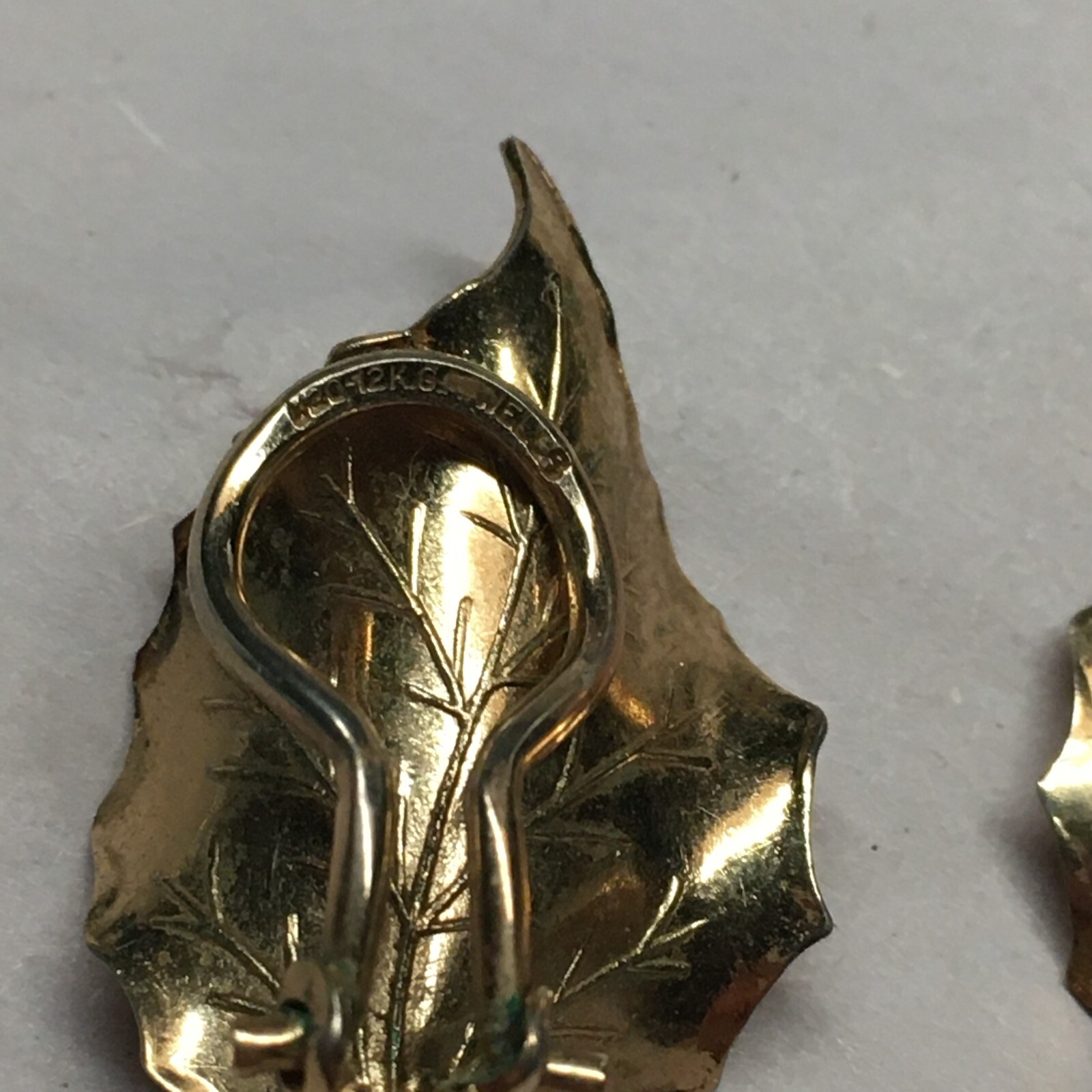 Vintage Signed Wells 1/20 12k Gold Filled Leaf Earrings Clip on 1-1/4”
