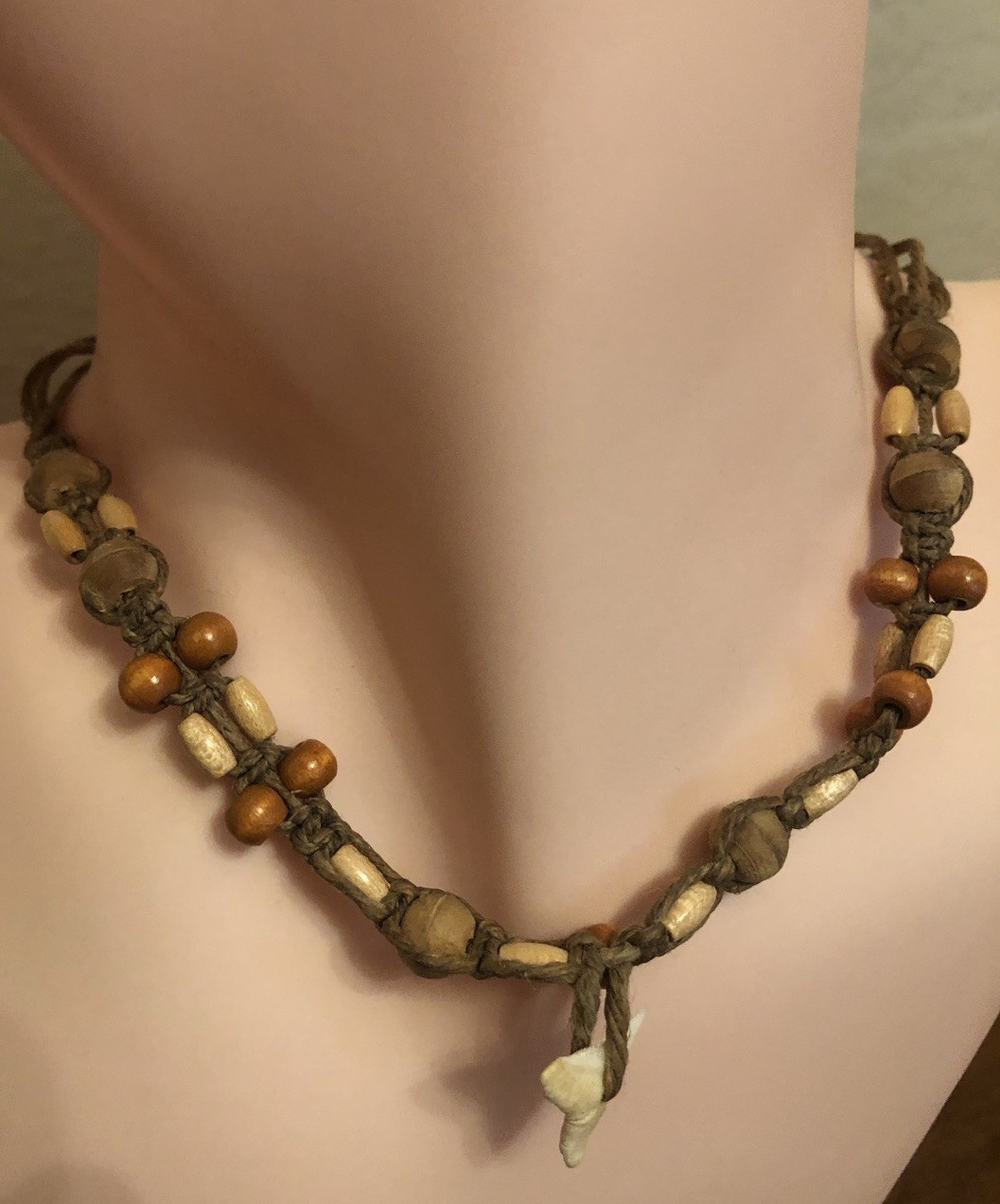 Vintage Shark Tooth Necklace Surfer Tribal Boho Wood Beads Hemp Cord Beachy (M1)